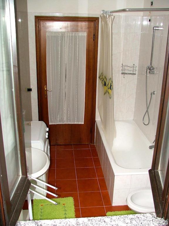 Villa C&C Lierna Ruang foto